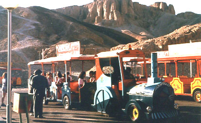le petit train de la valle des rois